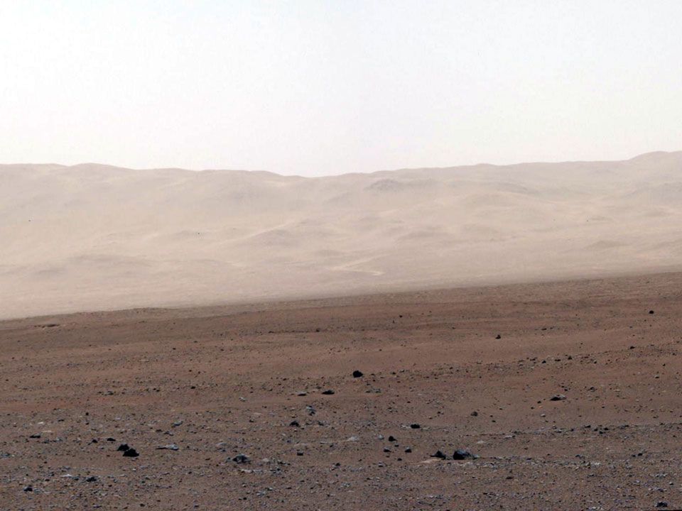 Curiosity on Mars: A Wall of Gale Crater