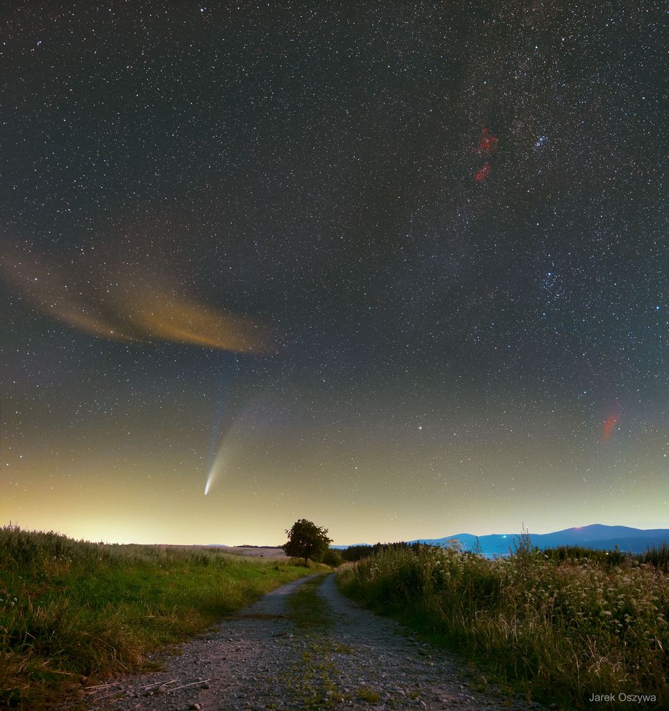 Comete NEOWISE et nebuleuse