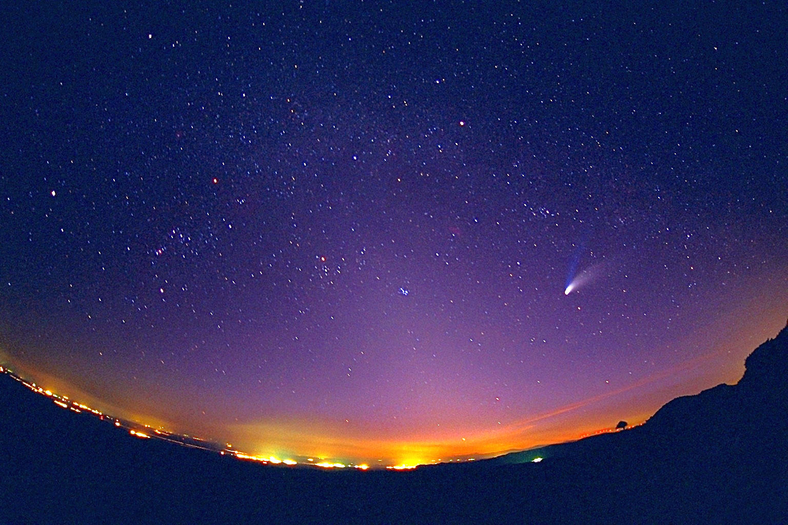 A Fisheye View of Comet Hale-Bopp
